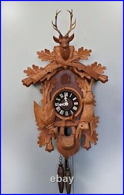 Large cuckoo clock west Germany Huntsman Black Forest, looks new, works great